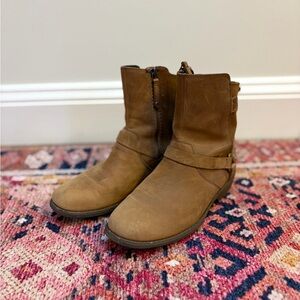 Teva De La Vina Dos Mid Boot in Bison brown leather